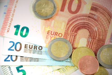 Euro Banknoten und Münzen